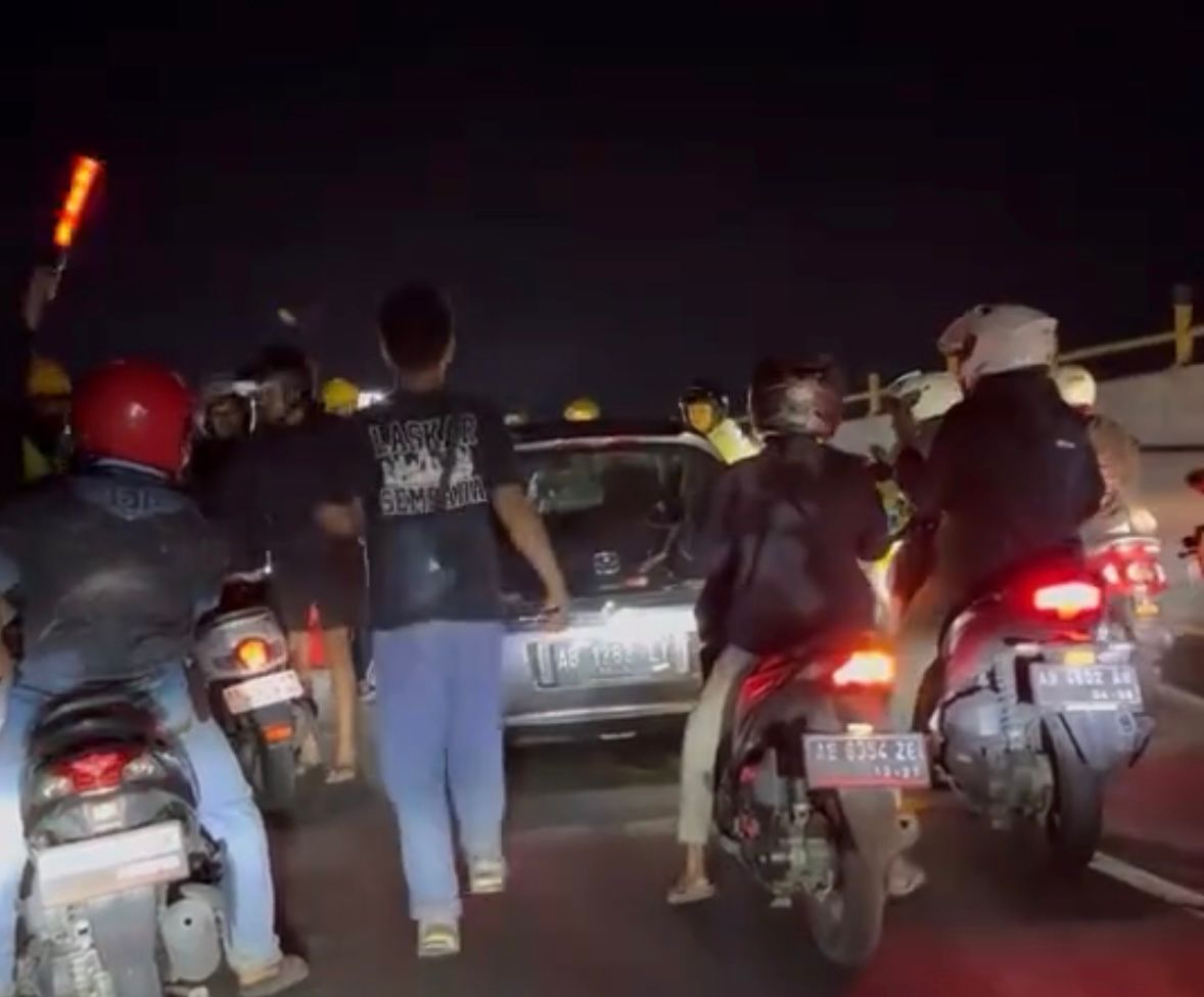 Ilustrasi saat pengemudi mobil dikejar oleh massa di tanjakan Janti.