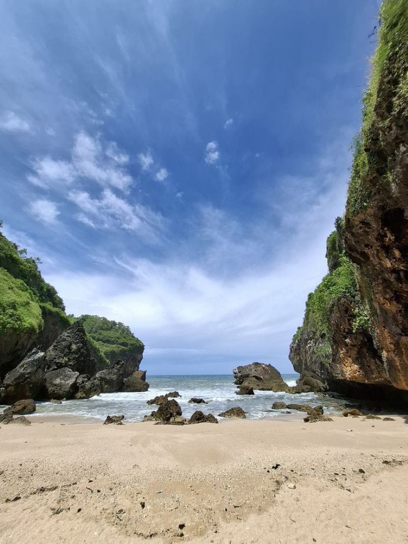 Keindahan Pantai Wohkudu di Gunungkidul.