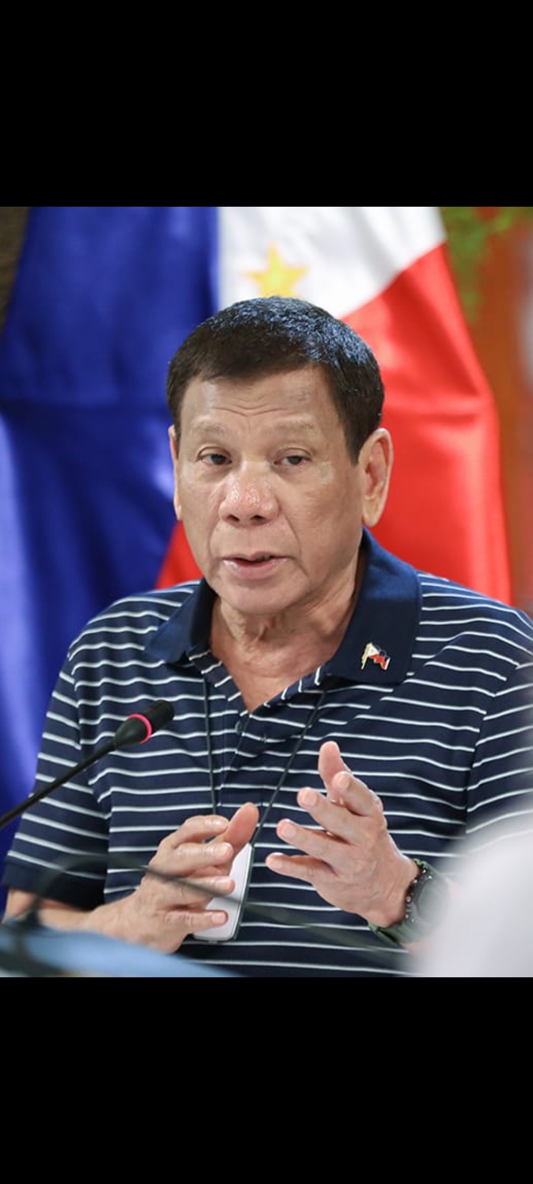 Duterte dalam sebuah pertemuan resmi.