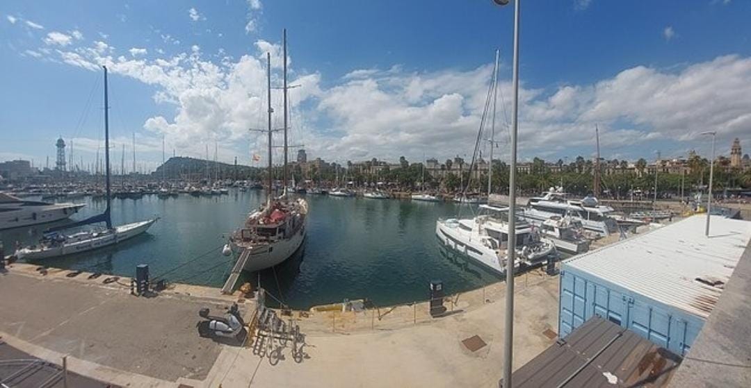 Caption gambar: Foto armada Global Sumud Flotilla yang berangkat dari Barcelona pada 31 Agustus 2025.