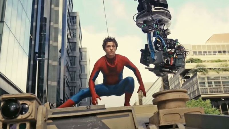 Tom Holland pemeran Spiderman membagikan kabar terbaru mengenai kesehatan usai cedera saat syuting.