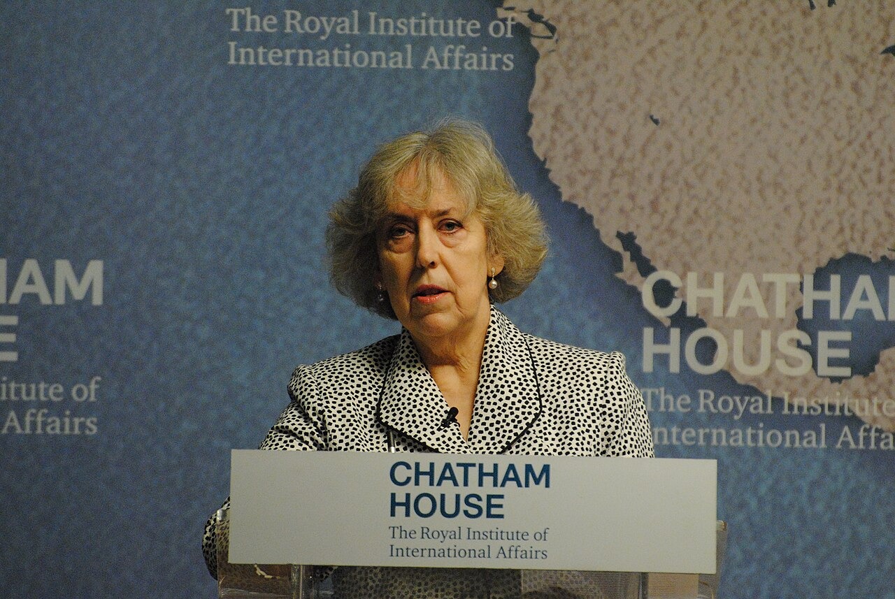 Potret mantan kepala badan intelijen Inggris (MI5), Eliza Manningham-Buller di Catham House (2016).