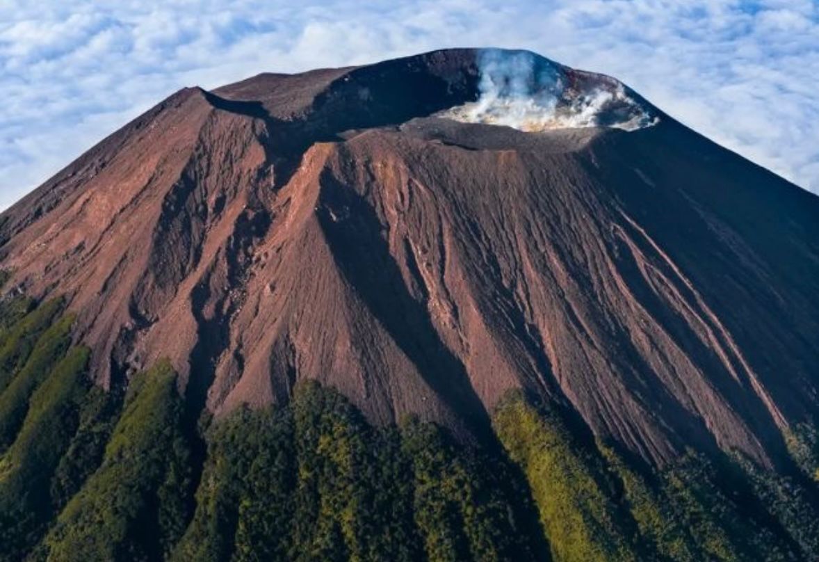 Gunung Slamet.