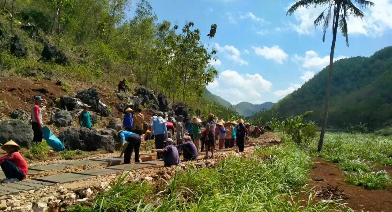 Fenomena alam unik di desa Wota Wati, matahari datang terlambat.