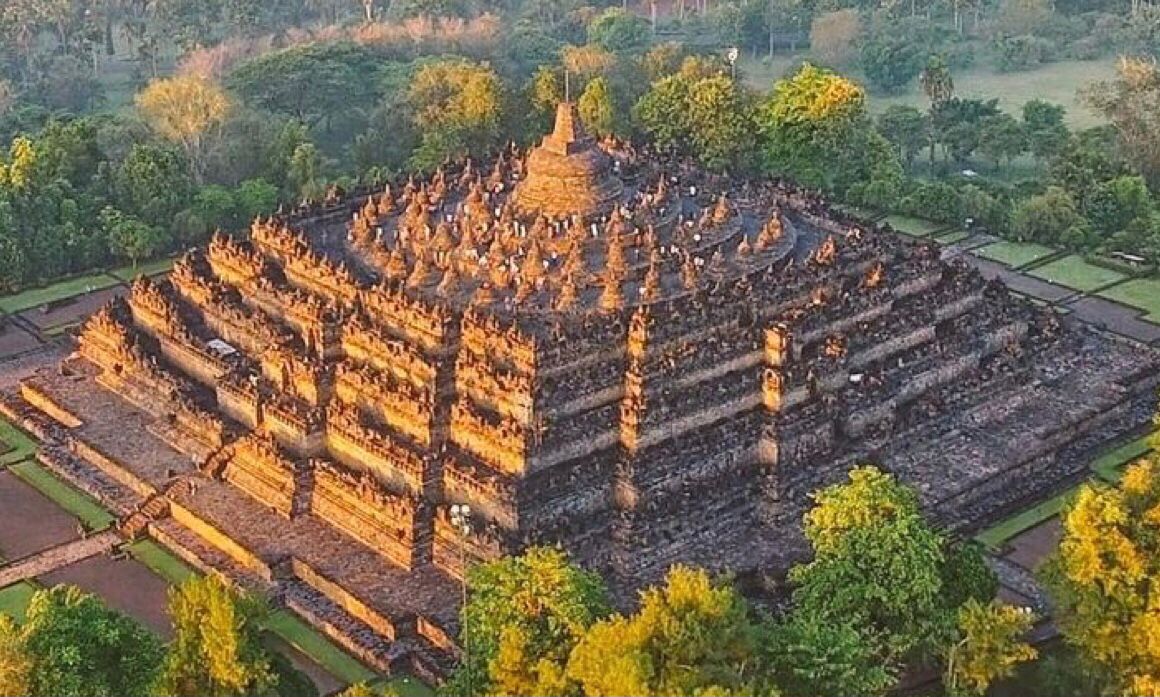 Fakta unik relief Candi Borobudur.