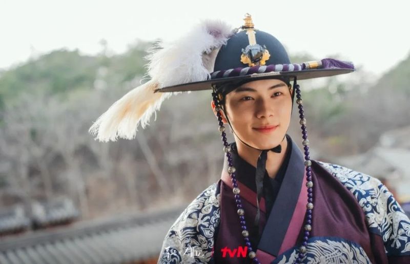 Potret Lee Chae-min dalam drama Bon App&eacute;tit, Your Majesty.