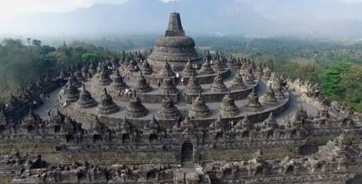 Ilustrasi Candi Borobudur Yogyakarta.