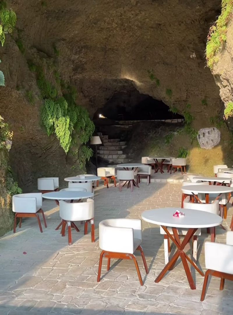 Keunikan restoran dalam gua, Paleo Stone Age di Gunungkidul.