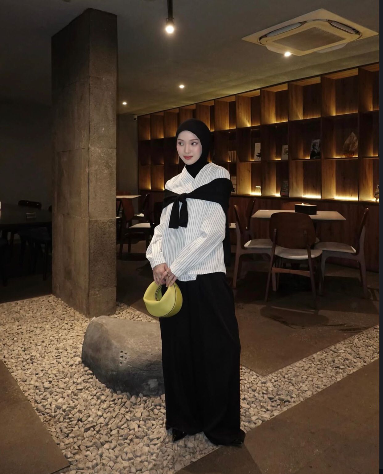 Julia Prastini diduga berselingkuh dengan petinju Safrie Ramadhan (Instagram @juliaprt7)