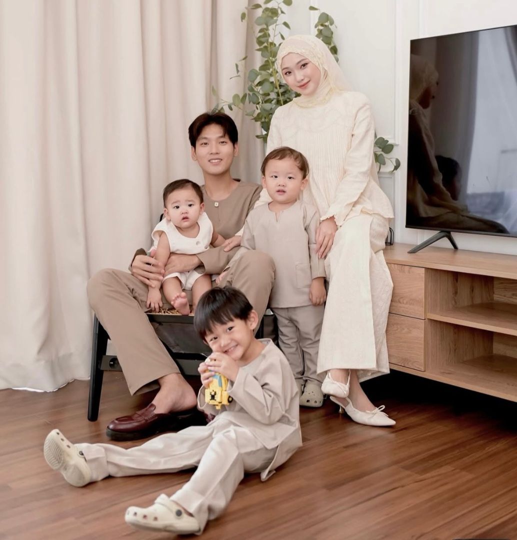 Ilustrasi keluarga harmonis Jule Daehoon (foto: instagram, juliaprt7)