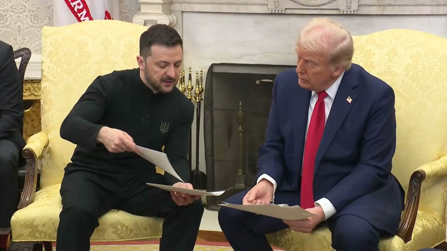 Potret Presiden AS Donald Trump dan Presiden Ukraina Zelenskyy di Oval Office, Februari 2025. (Wikimedia Commons/Public Domain)
