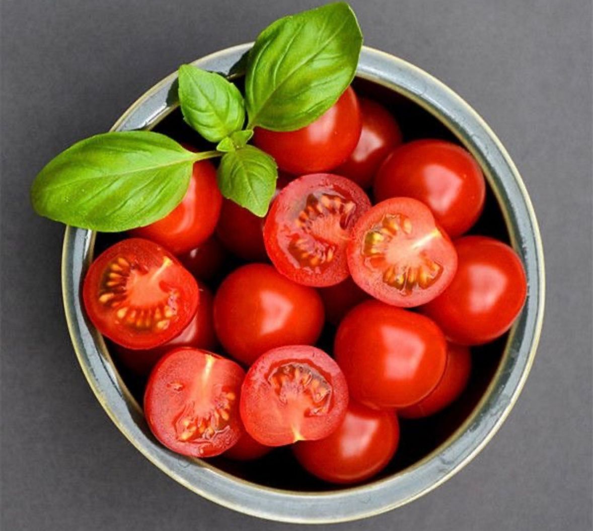 Ilustrasi tomat segar (foto: pinterest)