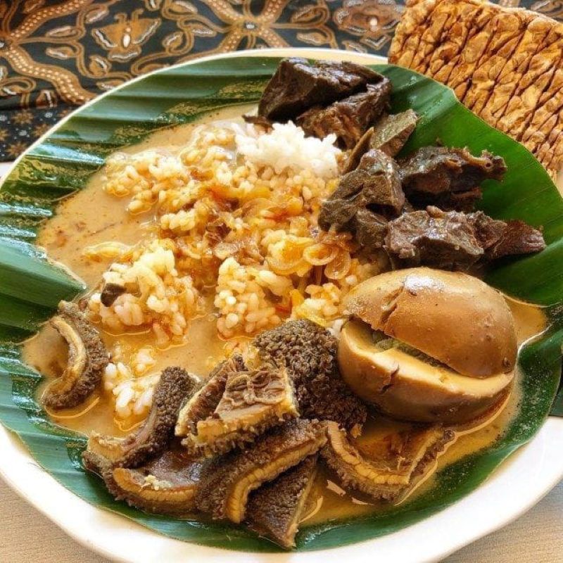 Nasi Gandul khas daerah Pati (Sumber : Pinterest Widya)