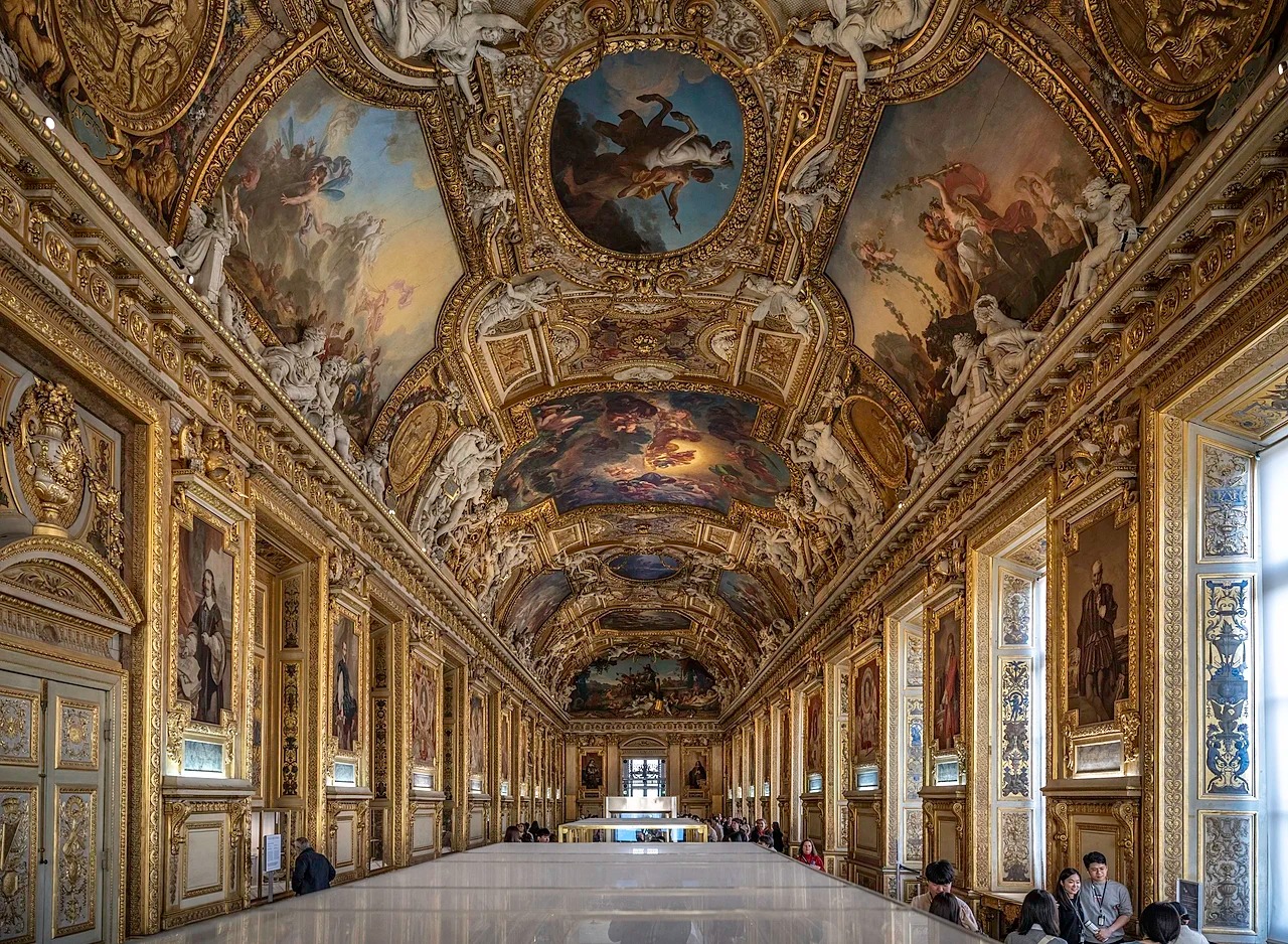 Penampakan di dalam Galerie d&rsquo;Apollon, Louvre. (Wikimedia Commons/Public Domain)