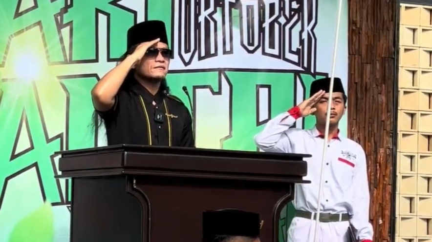 KH Miftah Maulana Habiburrahman saat Peringatan Hari Santri Nasional 2025 di Pondok Pesantren Ora Aji, Sleman, Rabu (22/10/2025).