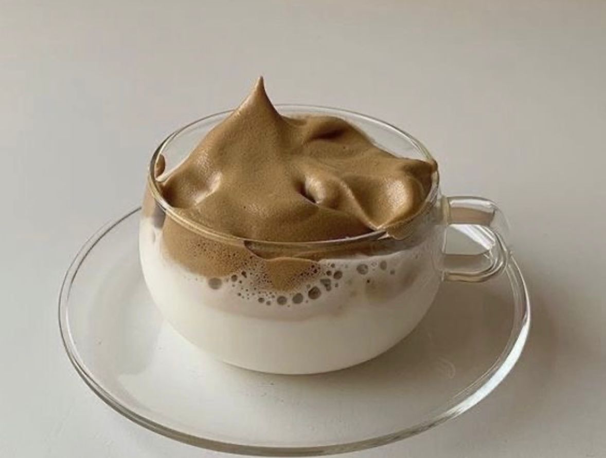 Ilustrasi Dalgona Coffee  (foto: pinterest)