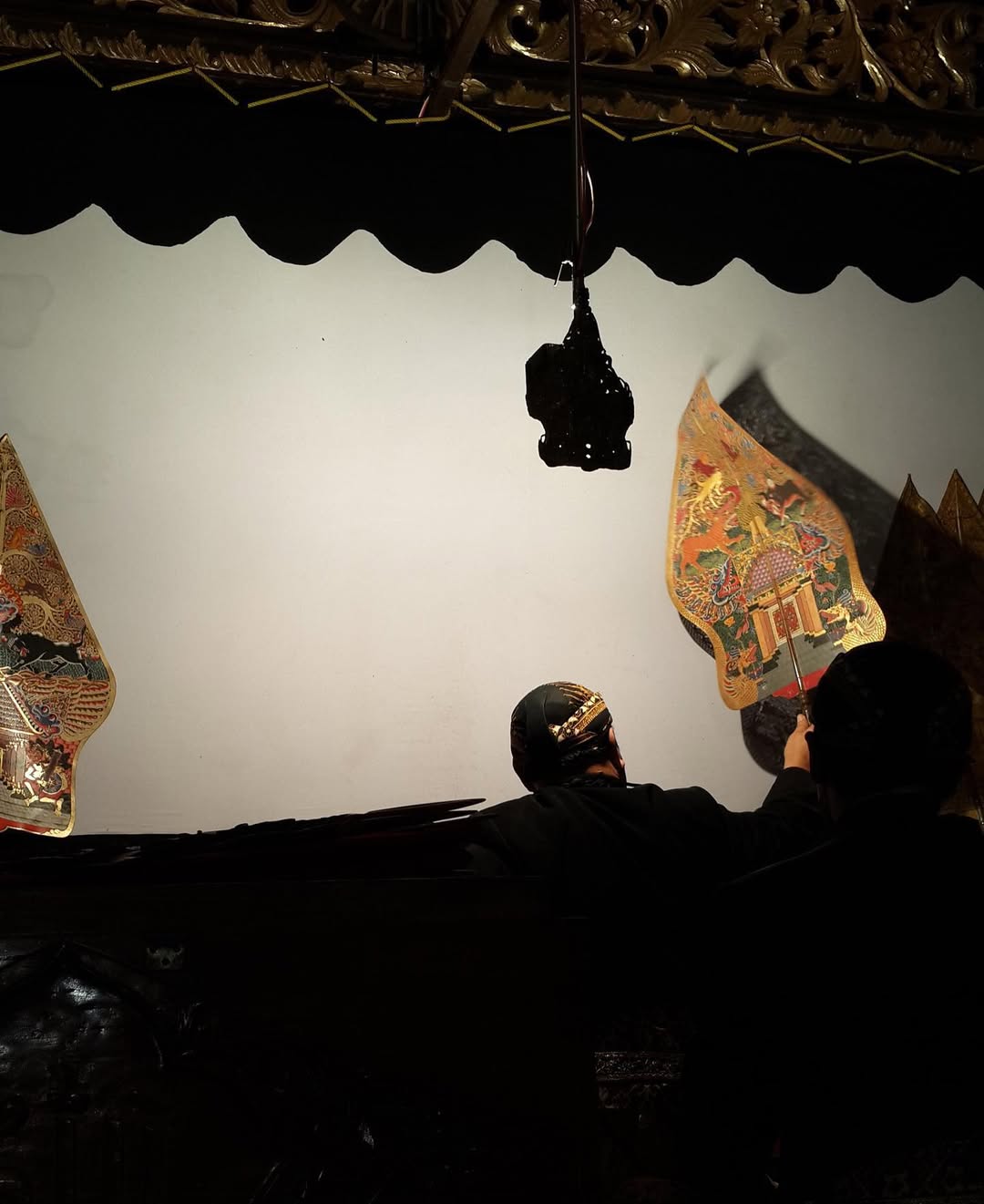 Potret dalang Ki Anom Suroto dalam salah satu pagelaran wayang. (Instagram/@anomsuroto48)