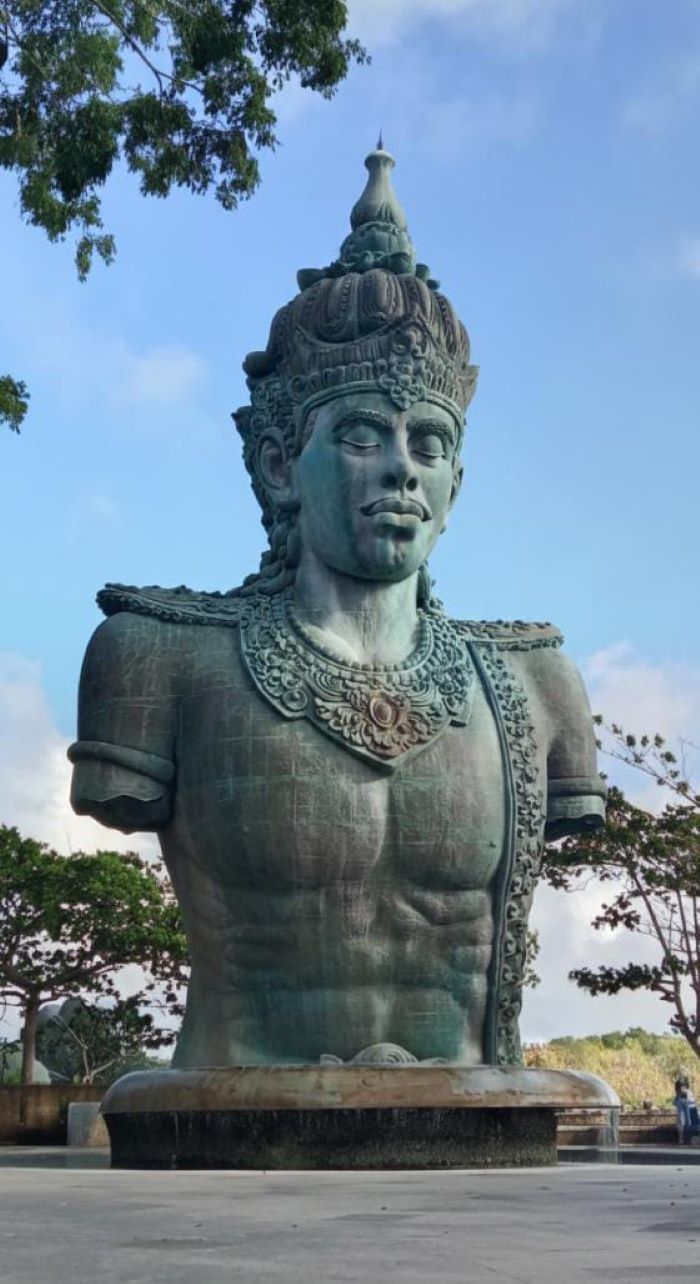 Patung Garuda Wisnu Kencana (Sumber: Hanifah Okta)