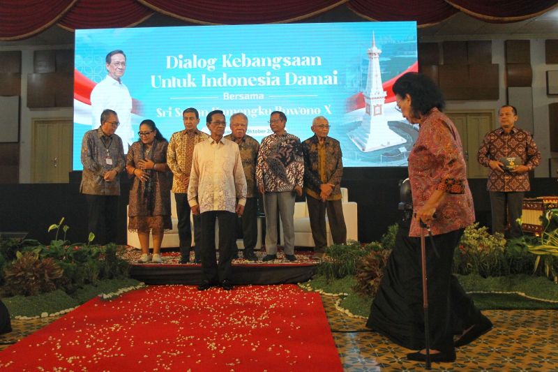 Sultan Hamengku Buwono X turut hadir dalam Dialog Kebangsaan untuk Indonesia Damai.