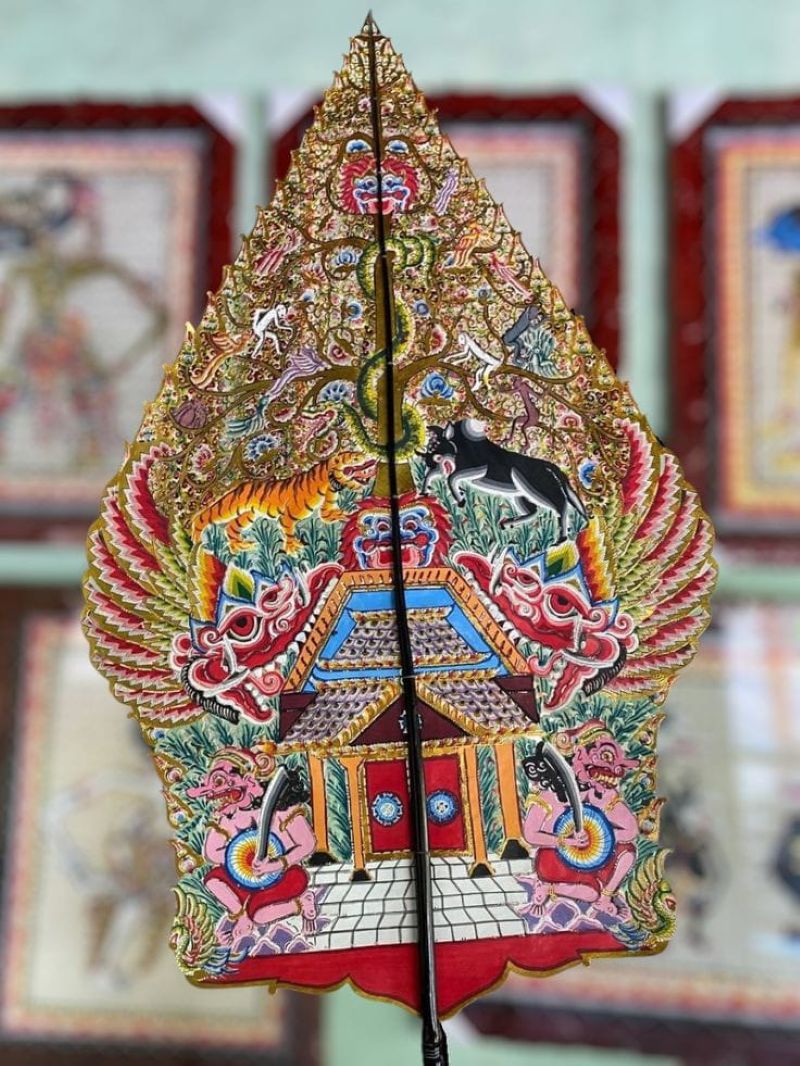 Gunungan dalam Pertunjukan Wayang Kulit (Sumber: Pinterest)