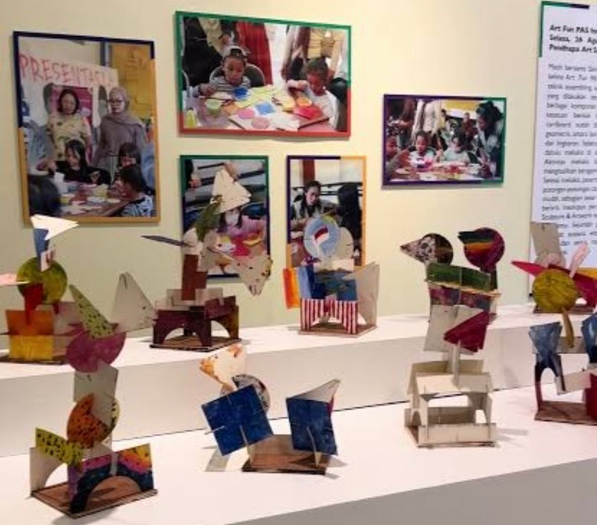 Ilustrasi beberapa karya anak-anak yang ada di pameran (foto: tiktok, fxharminanto)