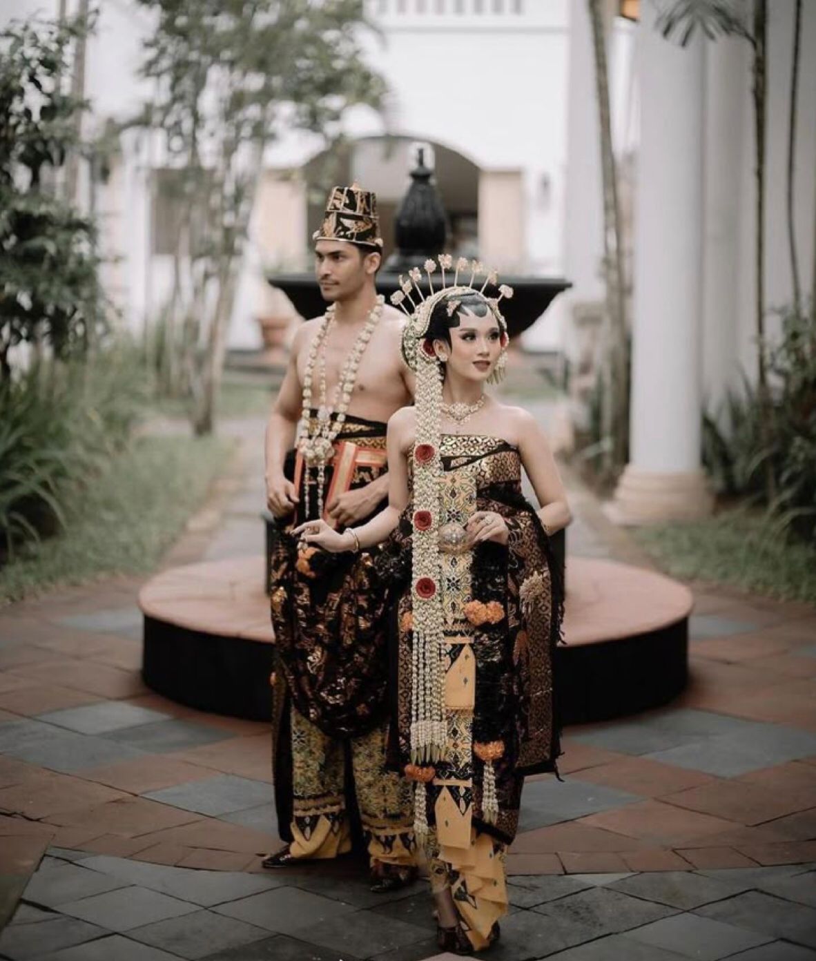 Busana adat jawa dan paes ageng (Pinterest)