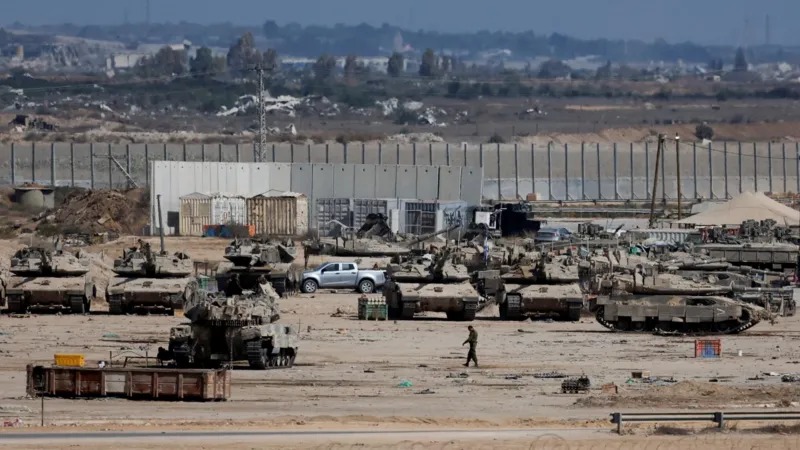Pasukan darat Israel masih dikerahkan baik di dalam maupun di sekitar Jalur Gaza (Sumber: BBC)