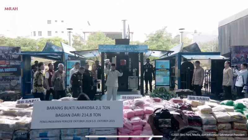 Prabowo ikut serta memusnahkan barang bukti 2,14 ton narkoba.
