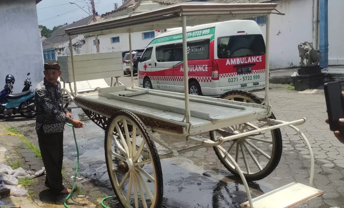 Kereta jenazah berusia lebih dari 100 tahun peninggalan Pakubuwono VII. (Sumber: Jawapos)