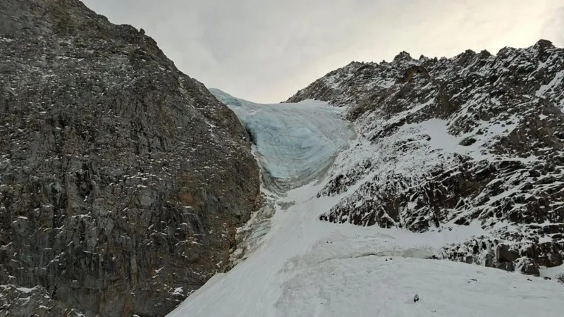 Longsoran terjadi di gunung Cima Vertana di Pegunungan Alpen Ortler (Sumber: BBC)