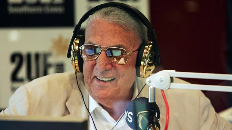 John Laws, legendaris talkback radio Australia, berpulang setelah 70 tahun mengudara (Sumber: BBC)