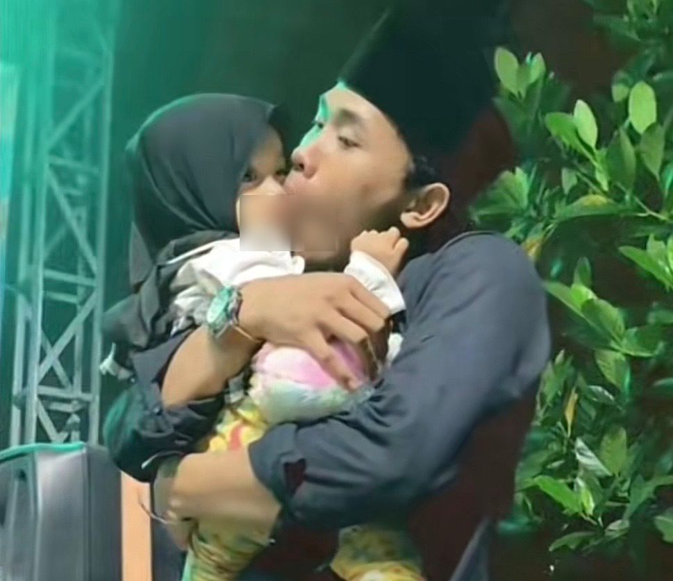 Ilustrasi salah satu video yang viral di media sosial memperlihatkan Gus Elham Yahya sedang mencium anak kecil (foto: tiktok, oknum konoha)