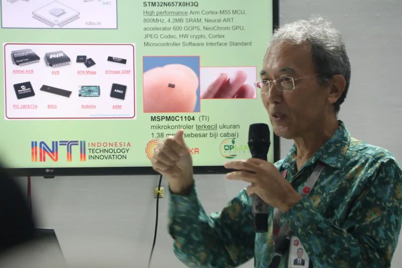 Peneliti Ahli Utama Pusat Riset Fotonika BRIN.