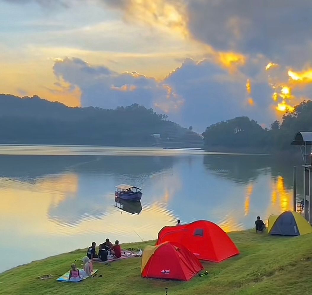 Ilustrasi Waduk Sermo yang ada di Kulon Progo, Yogyakarta  (foto: tiktok, tamanmunggur_waduksermo)