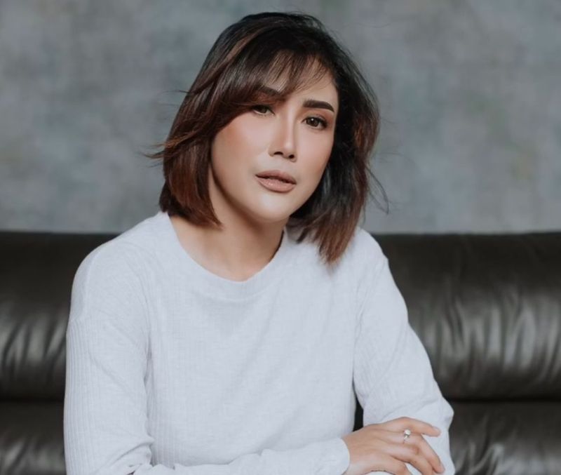 Indah Bekti Pratiwi saat berpose dalam sesi pemotretan.