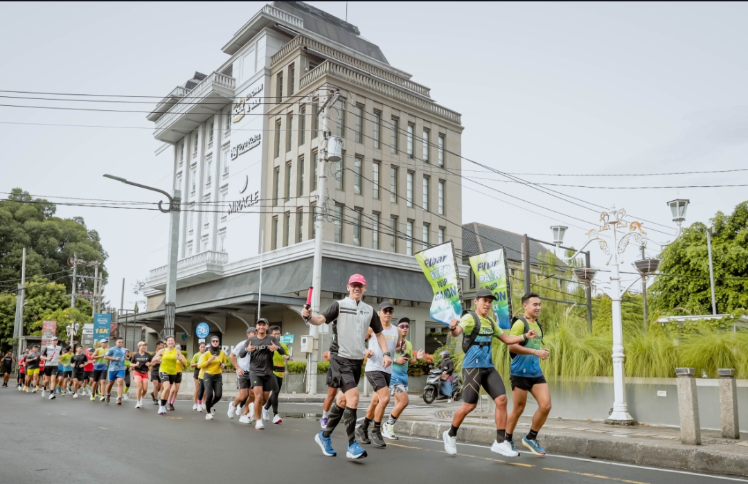 Menyatu dengan Pagi Yogyakarta, Perdana Fitbar Shake Out Run Road to Borobudur Marathon 2025