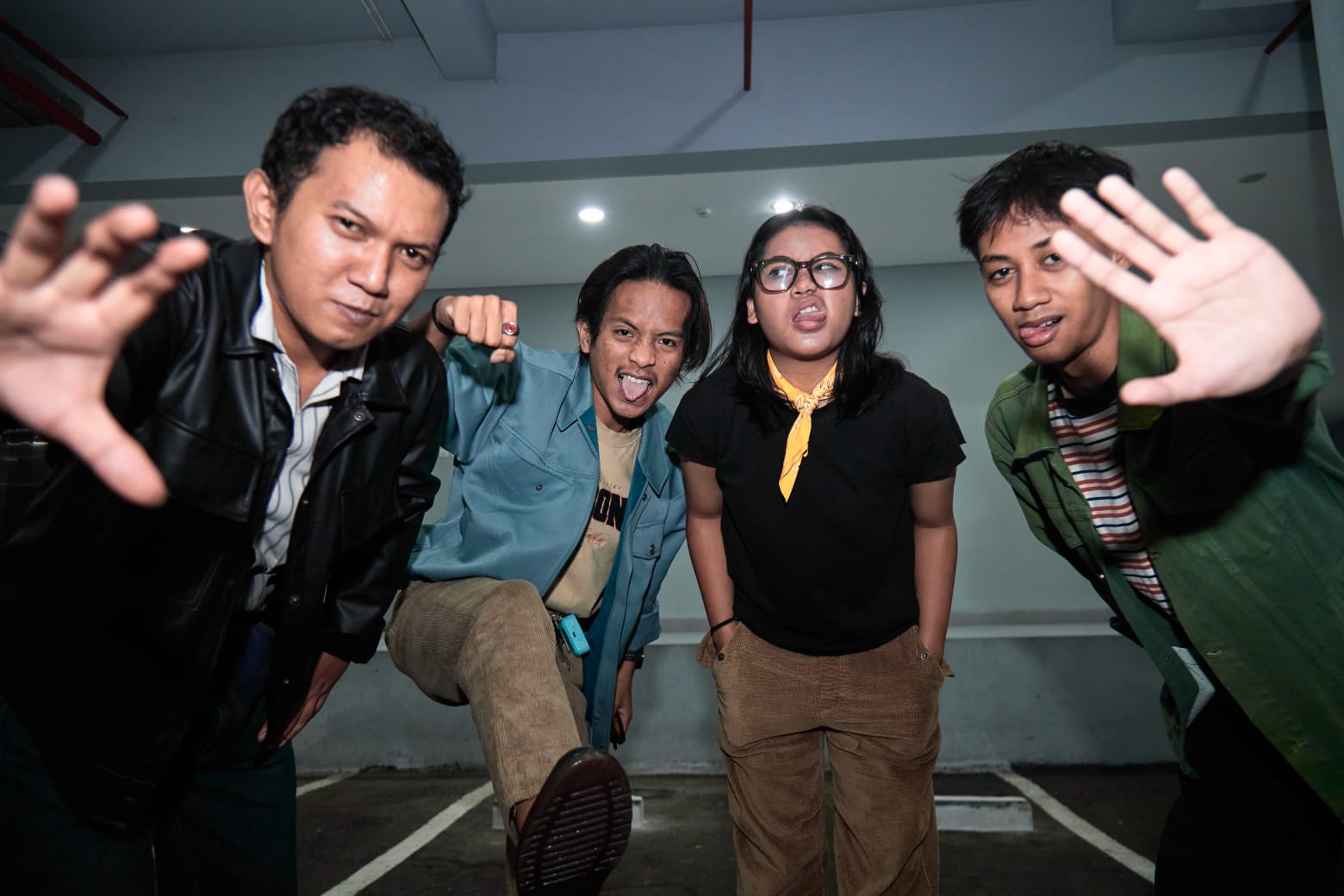 Para personel band Prosfora. Mereka merilis EP Her Name Was Earth.
