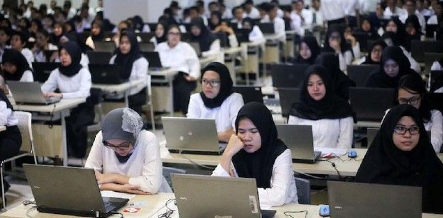 Ilustasi para peserta CPNS sedang bersiap untuk melakukan tes. (Sumber: Pinterest)