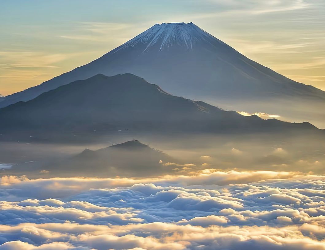 Ilustrasi Keindahan Gunung Jayawijaya yang memiliki salju di puncak gunung (foto: tiktok, Gunung Jayawijaya)
