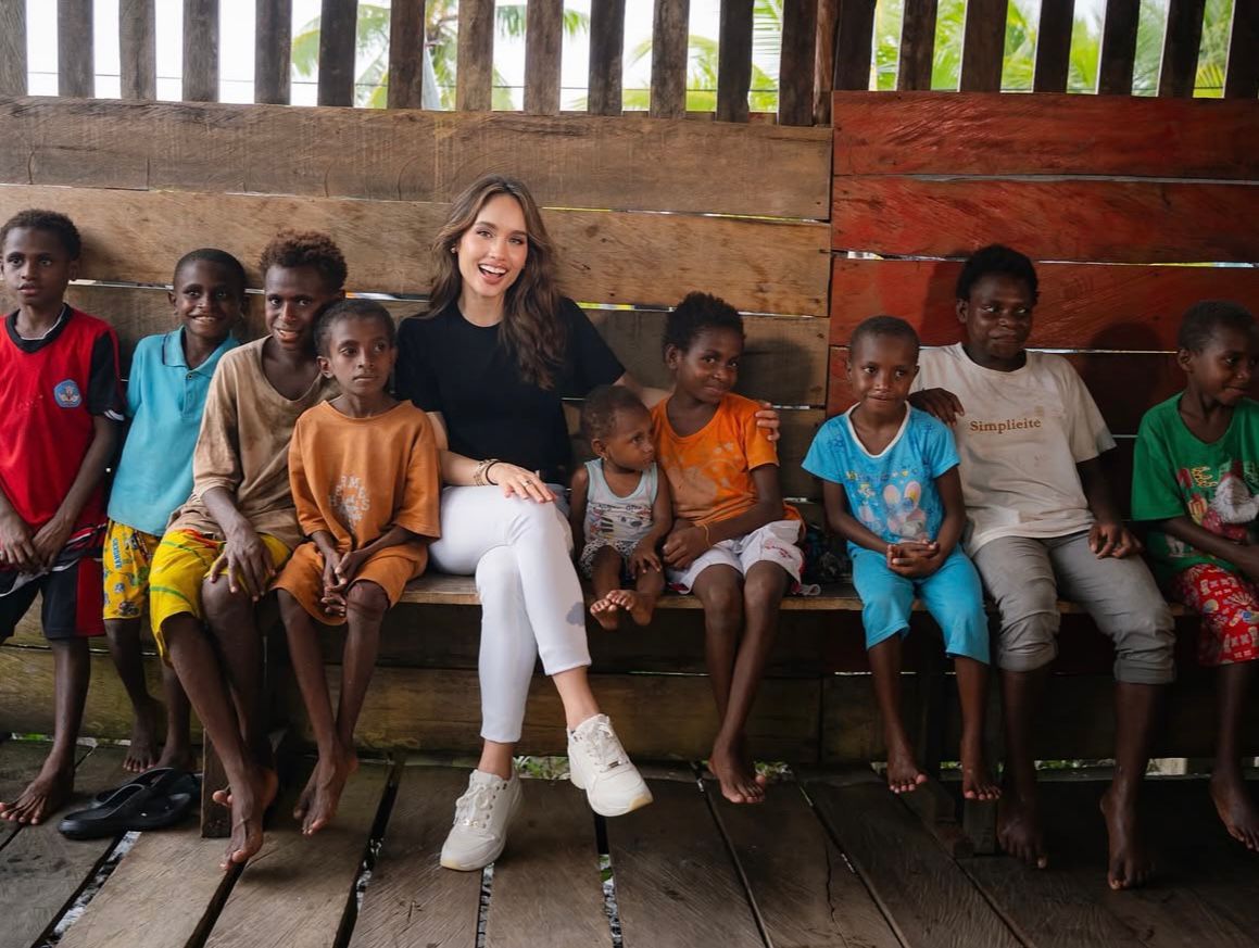 Ilustrasi Cinta Laura saat mengunjungi Kanupaten Asmat, Papua (foto: instagram, claurakiehl)