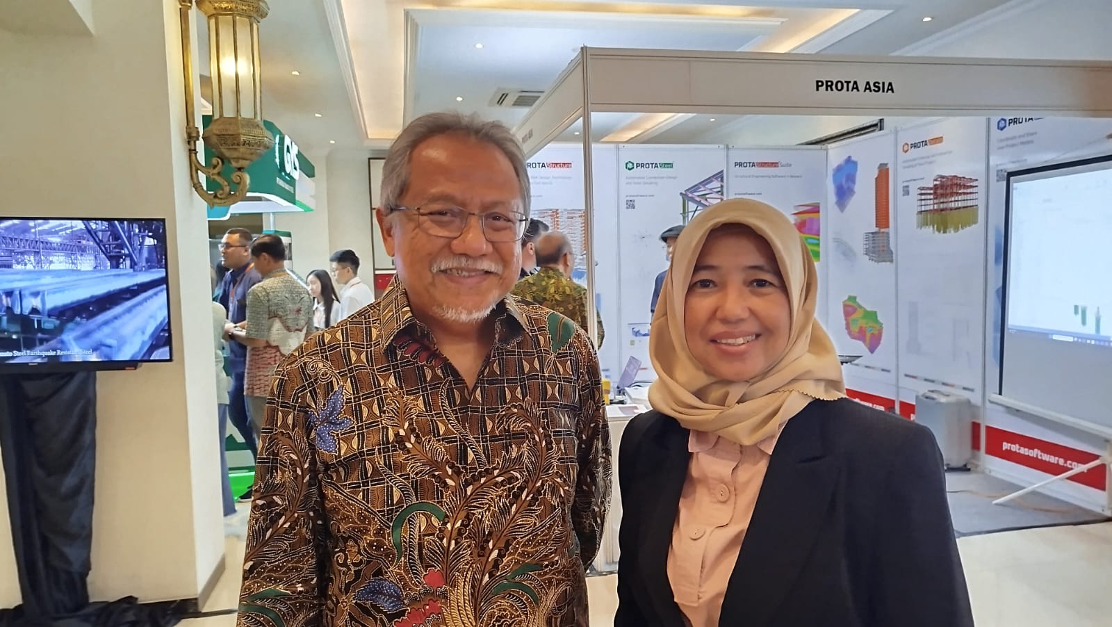Ketua Umum HAKI Pusat, Prof Dr Ir Iswandi Imran MIT (kiri).