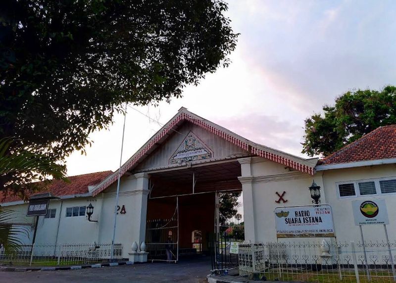 Ilustrasi Gapura Pura Pakualaman.