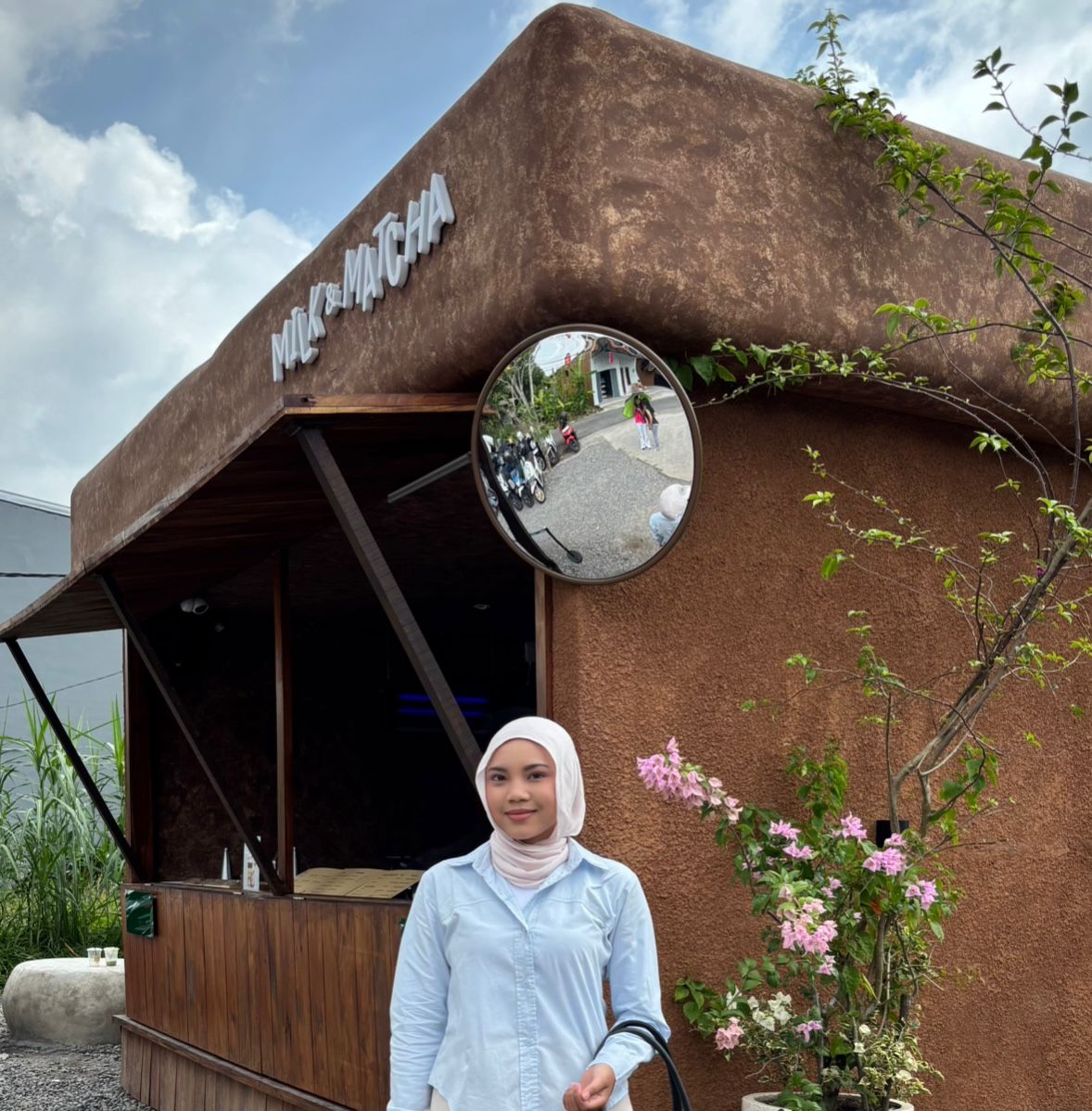 Ilustrasi Kafe Estetik Milk & Matcha Palagan, Jogja.