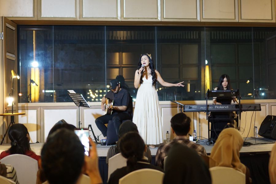 Intimate Showcase &ldquo;Song & Poetry: Bocor Tipis&rdquo; bersama Dee Lestari di GRAMM HOTEL by Ambarrukmo