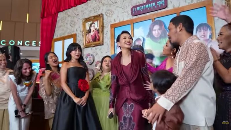 Para pemain &ldquo;Mertua Ngeri Kali&rdquo; hadir dalam acara perilisan film  yang dijadwalkan tayang 11 Desember 2025, menandai debut Chintya Corla Pricillia (Bunda Corla) di industri layar lebar.