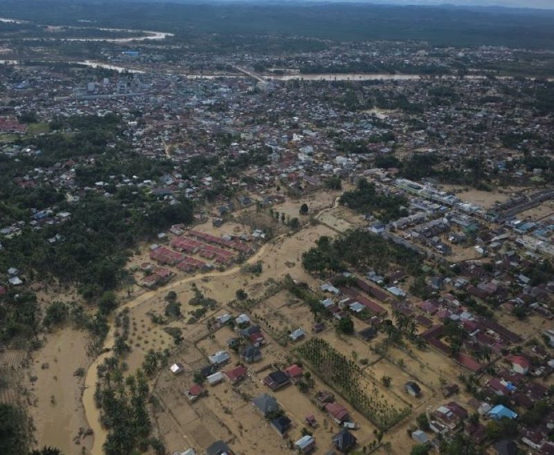 "kondisi Aceh Timur yang ditinjau lewat helikopter" (sumber dklh Aceh)