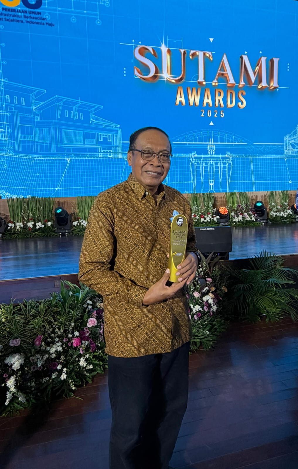 Budi Santosa Wignyosukarto dianugerahi penghargaan Sutami Awards 2025 oleh Kementerian Pekerjaan Umum (PU).