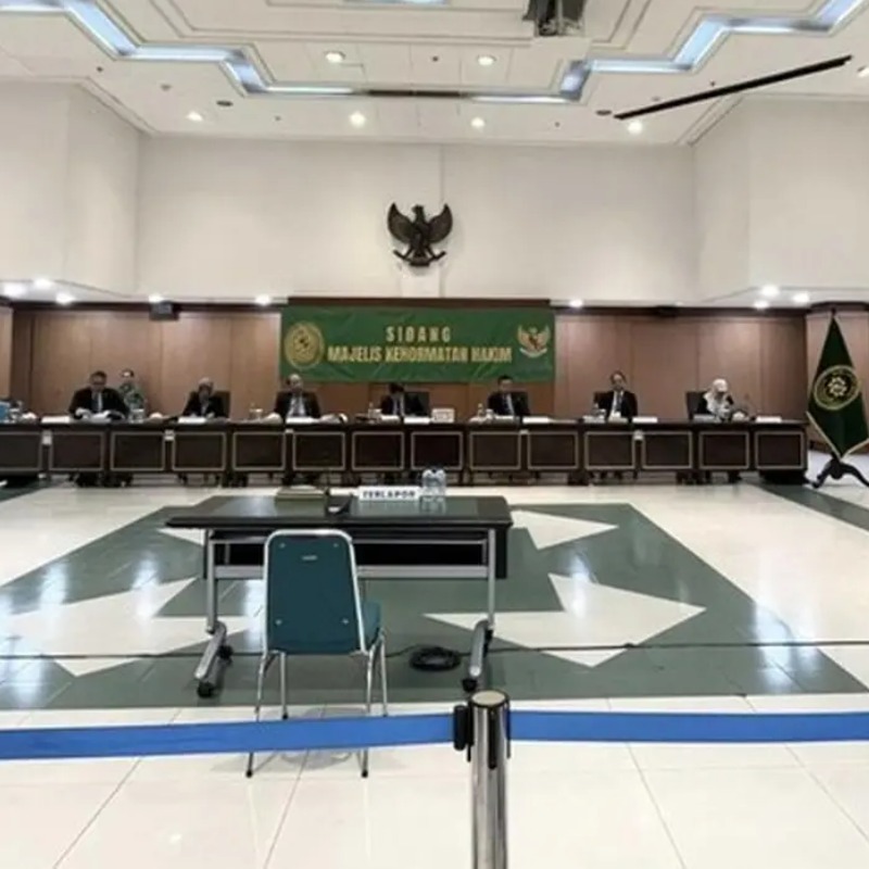 Suasana persidangan (MKH) yang digelar Komisi Yudisial dan Mahkamah Agung dalam perkara pelanggaran etik Hakim HS &ldquo; (Sumber: Komisi Yudisial)