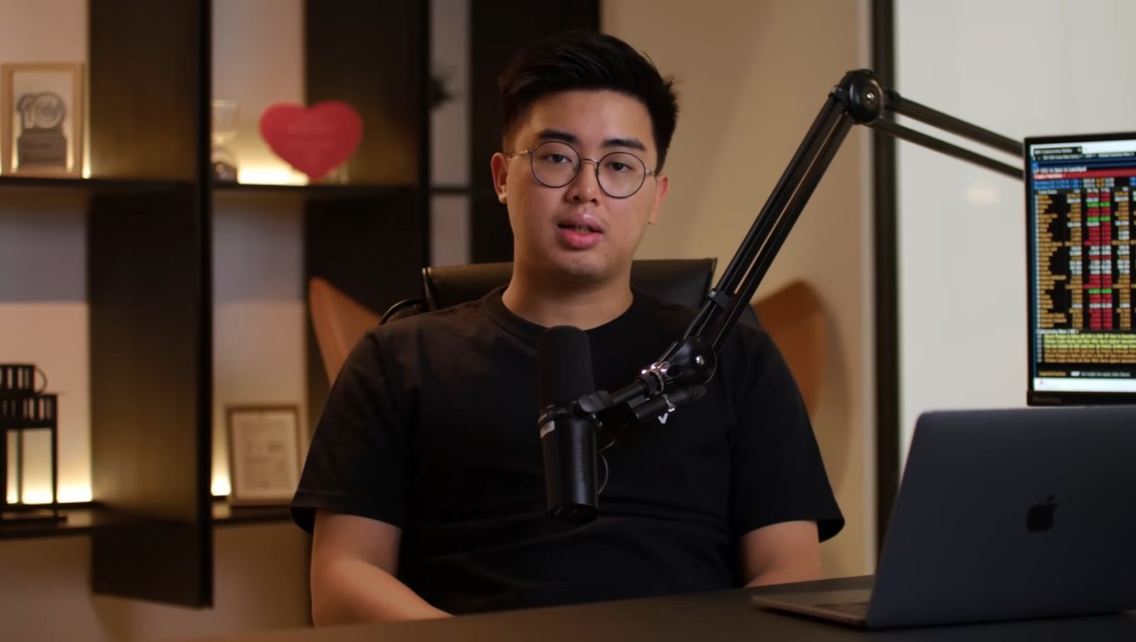 Timothy Ronald soroti orang-orang yang masih jadi pecundang di setiap tahunnya. (Youtube/Timothy Ronald)