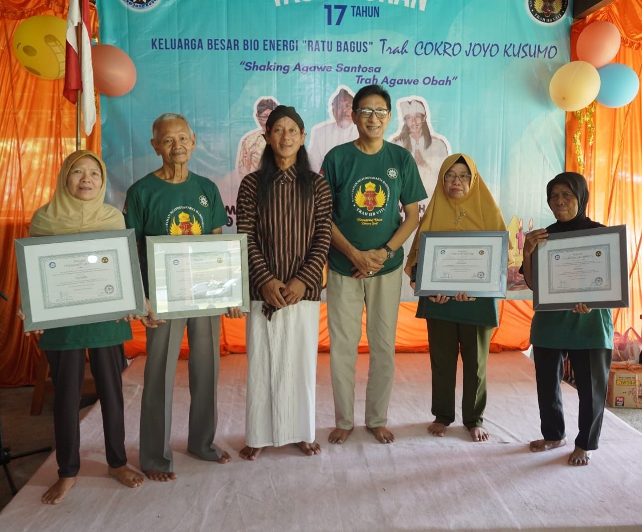 Tasyakuran Komunitas Yoga Shaking Bio Energi Ratu Bagus Trah Cokro Joyo Kusumo (YSCJK) Yogyakarta digelar di Bumi Perkemahan Lembah Pereng, Kulon Progo, Minggu (4/1/2026).